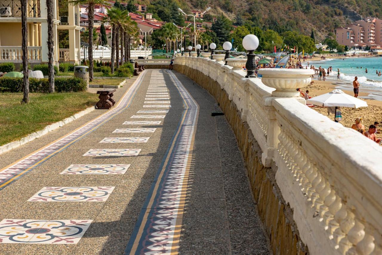 Menada Andalusia Елените